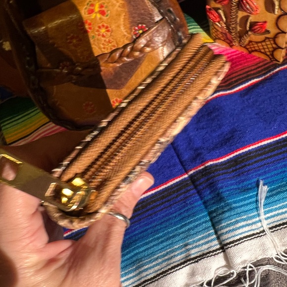 Vintage Leather Shoulder Bags Medium & Mini w/new wallet, storage box, sm. shawl - Picture 4 of 16